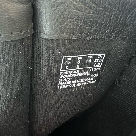 Clarks Effery Block Heel Bootie NWOT Size 6 - Picture 9 of 11